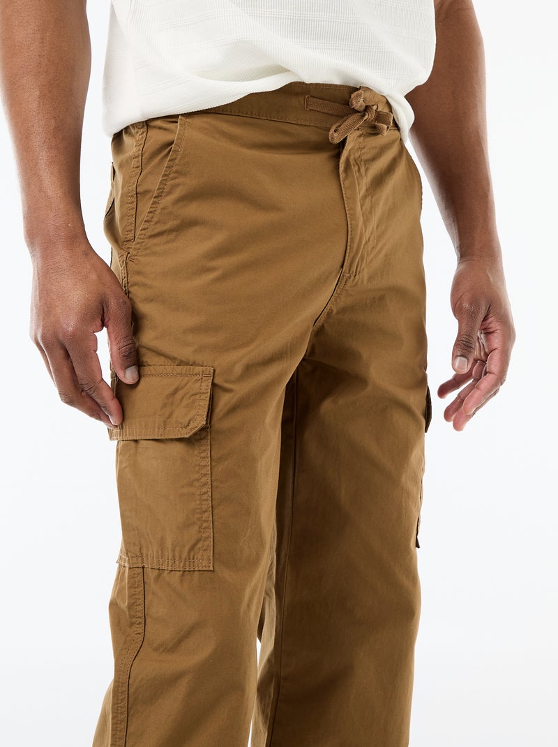 Pantalón multibolsillos regular fit Marron - Kiabi