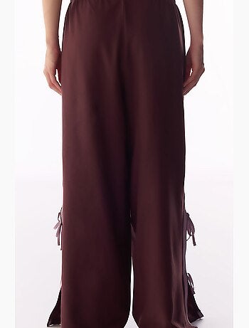 Pantalón parachute de pierna ancha con detalle de lazo penti