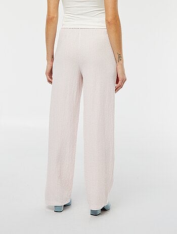 Pantalón pernera ancha con estampado vichy