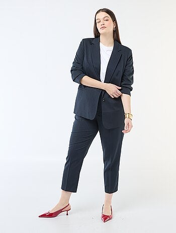 Pantalón pitillo con cierre de gancho y cremallera