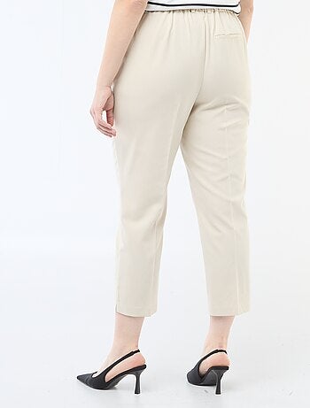 Pantalón pitillo con cierre de gancho y cremallera