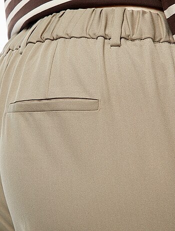 Pantalón pitillo con cierre con corchete y cremallera