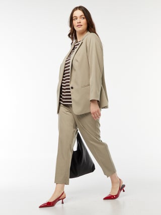 Pantalón pitillo con cierre con corchete y cremallera