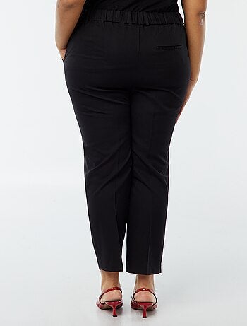 Pantalón pitillo con cierre de gancho y cremallera