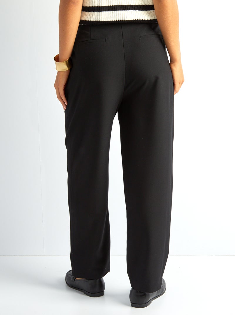 Pantalón pitillo con pinzas negro - Kiabi