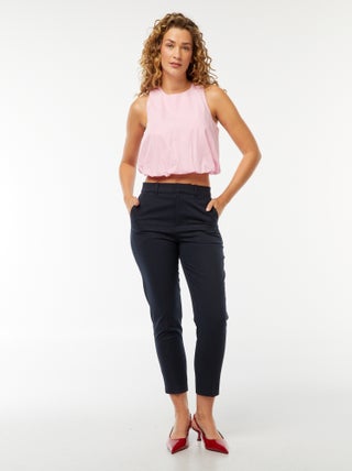 Pantalón pitillo liso con 2 bolsillos