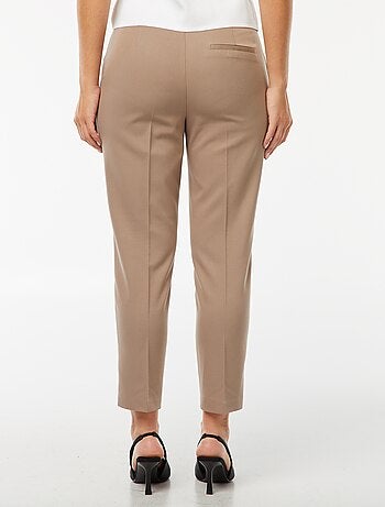 Pantalón pitillo liso con 2 bolsillos