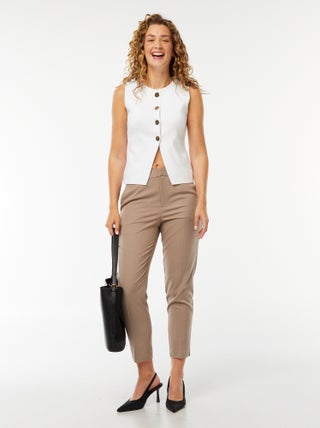 Pantalón pitillo liso con 2 bolsillos