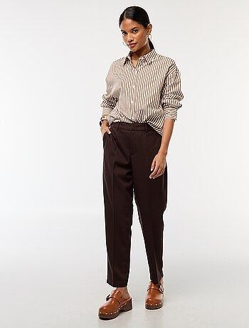 Pantalón pitillo liso con 2 bolsillos