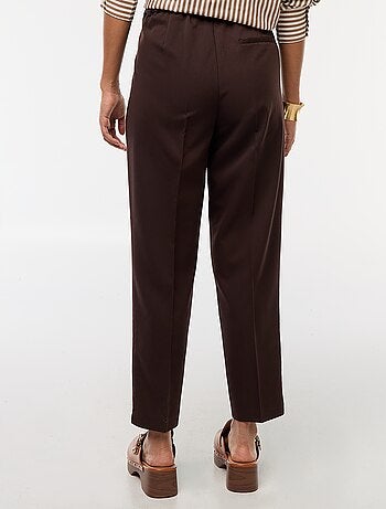 Pantalón pitillo liso con 2 bolsillos