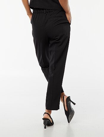 Pantalón pitillo liso con 2 bolsillos