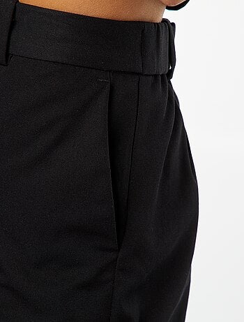 Pantalón pitillo liso con 2 bolsillos