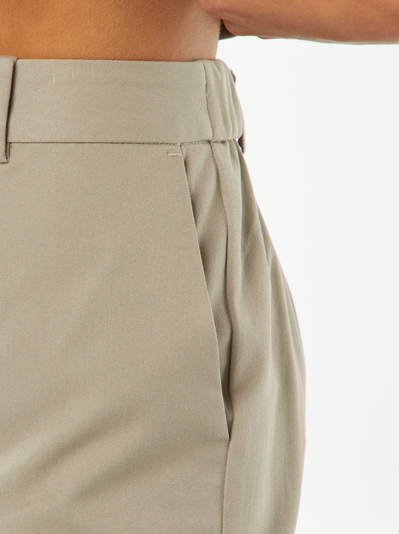 Pantalón pitillo liso con 2 bolsillos Verde - Kiabi