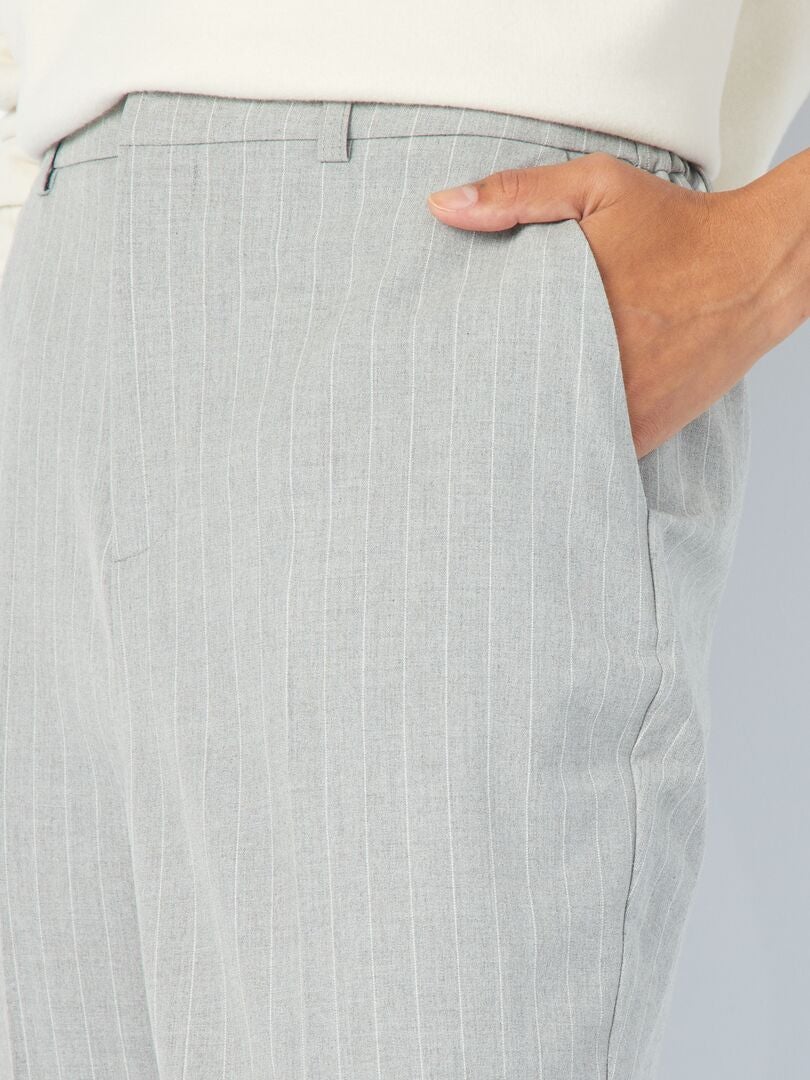Pantalón pitillo tobillero de rayas BEIGE - Kiabi