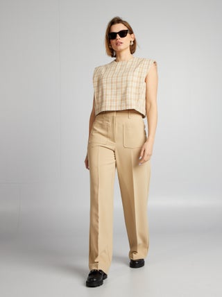 Pantalón recto con bolsillos de parche