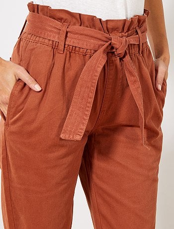 Pantalón recto con cintura ajustada - Kiabi