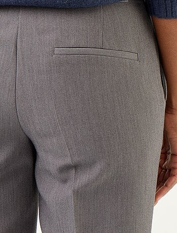 Pantalón recto con cintura ceñida