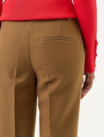 Pantalón recto con cintura ceñida