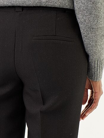 Pantalón recto con cintura ceñida