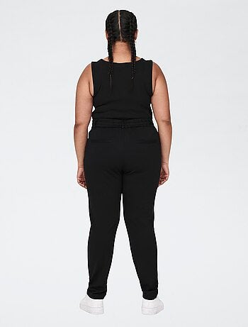 Pantalón recto con cintura elástica, cinturón integrado y 2 bolsillos