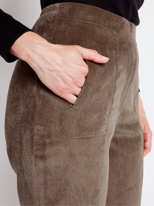 Pantalón recto con cintura elástica y terciopelo milrayas - Afibel - Kiabi