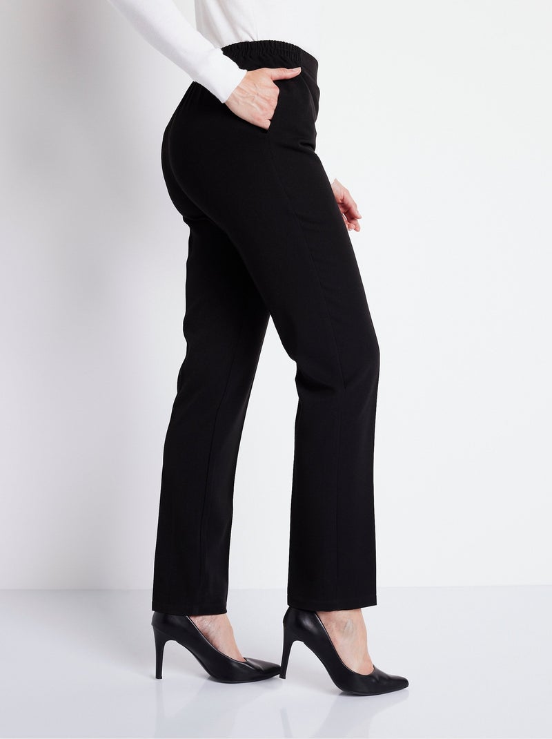 Pantalón recto con cintura semielástica y vientre plano. Negro - Kiabi