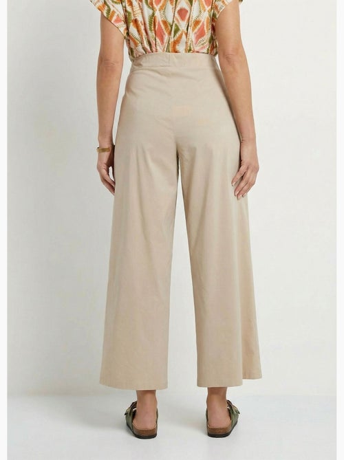 Pantalón recto con pinzas y cinturilla elástica. - Afibel - Kiabi Pantalón recto con pinzas y cinturilla elástica. - Afibel - Kiabi