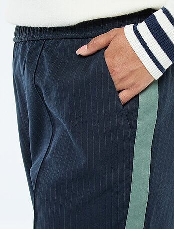 Pantalón recto de cuadros con banda en los laterales