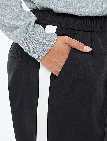 Pantalón recto de cuadros con banda en los laterales