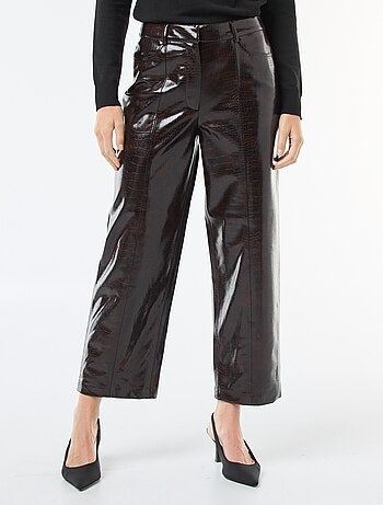 Pantalón recto de imitación con efecto "piel de serpiente