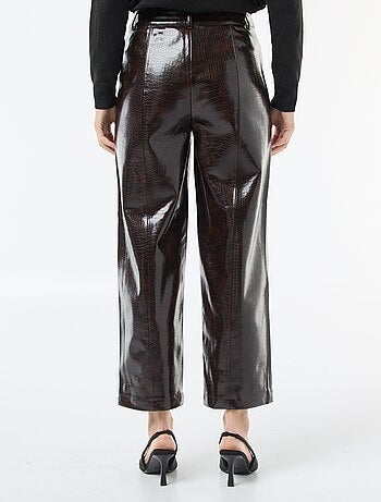Pantalón recto de imitación con efecto "piel de serpiente