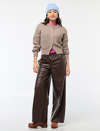 Pantalón recto de polipiel liso