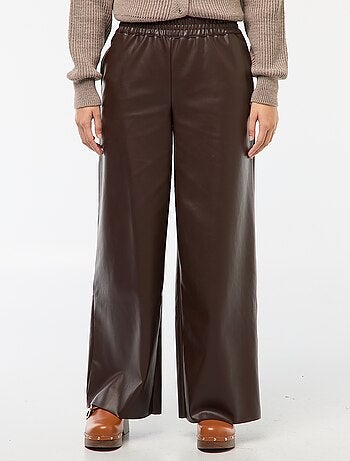 Pantalón recto de polipiel liso