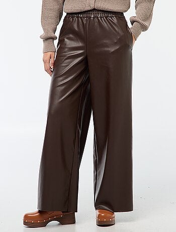 Pantalón recto de polipiel liso