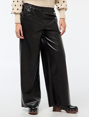 Pantalón recto de polipiel liso
