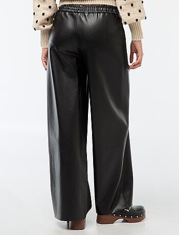 Pantalón recto de polipiel liso