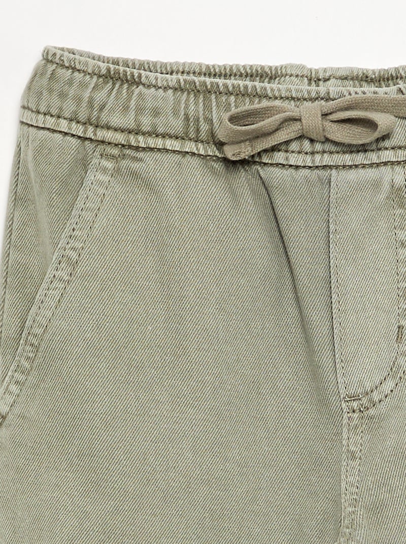 Pantalón recto de sarga Verde - Kiabi