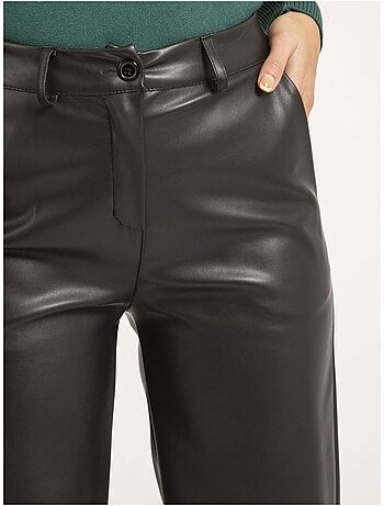Pantalón recto de simil cuero EVANIA