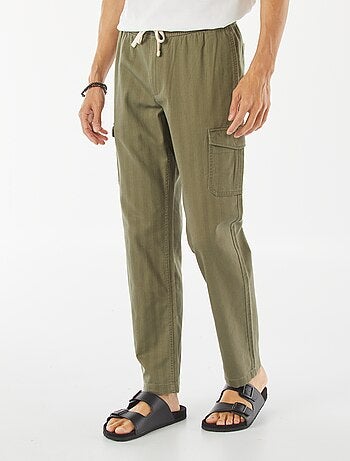 Pantalón recto multibolsillos de sarga