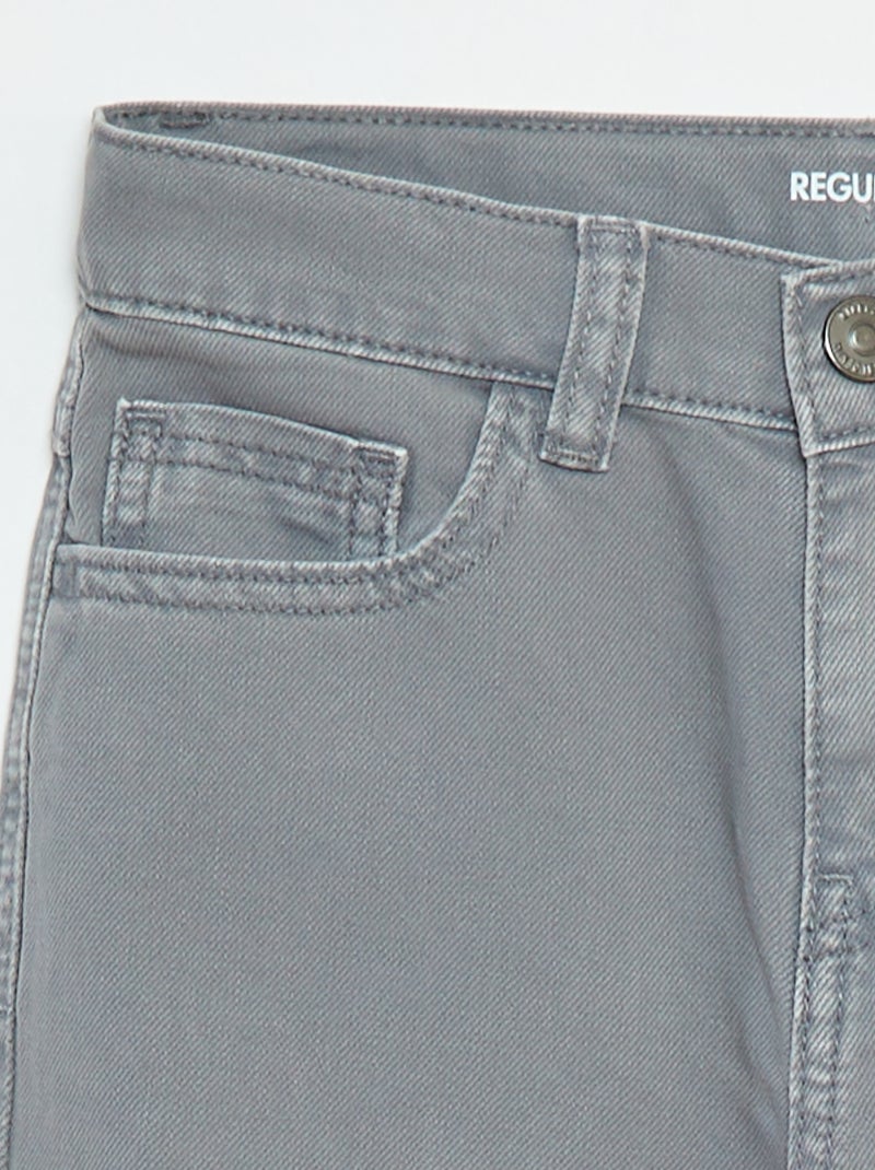 Pantalón recto regular fit con 5 bolsillos Gris - Kiabi