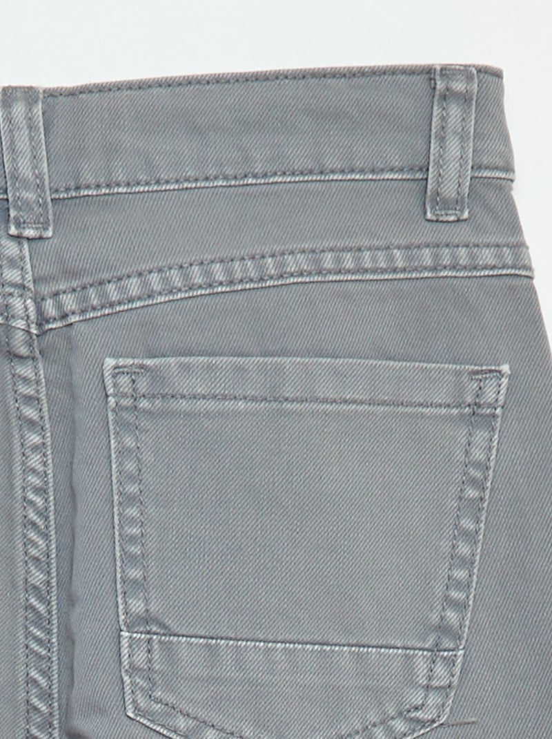 Pantalón recto regular fit con 5 bolsillos Gris - Kiabi