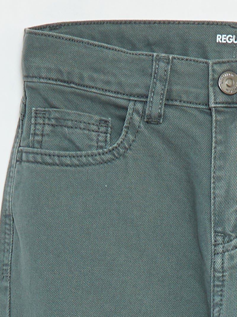 Pantalón recto regular fit con 5 bolsillos Verde - Kiabi
