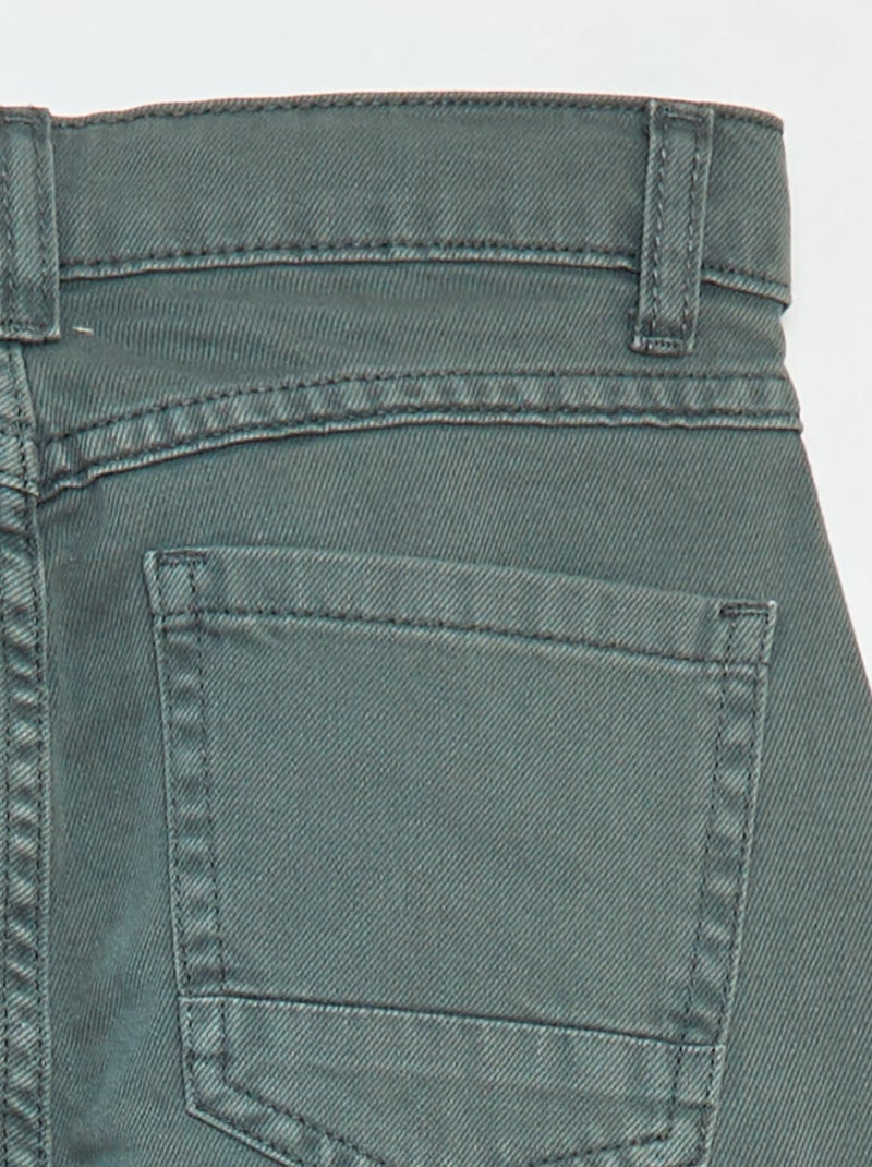 Pantalón recto regular fit con 5 bolsillos Verde - Kiabi