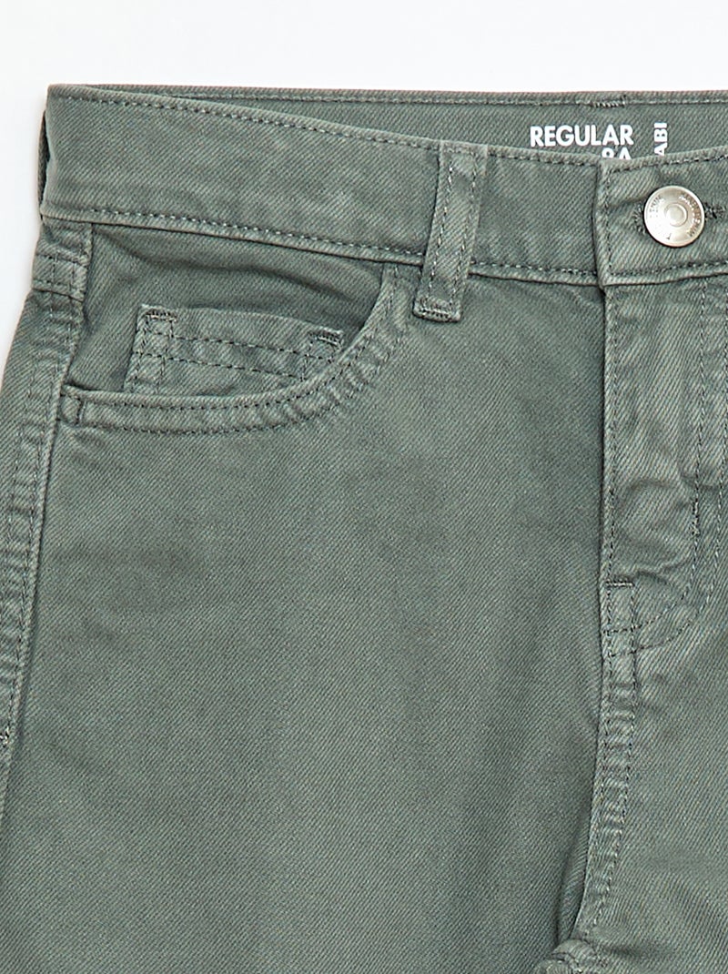 Pantalón regular 5 bolsillos Verde - Kiabi