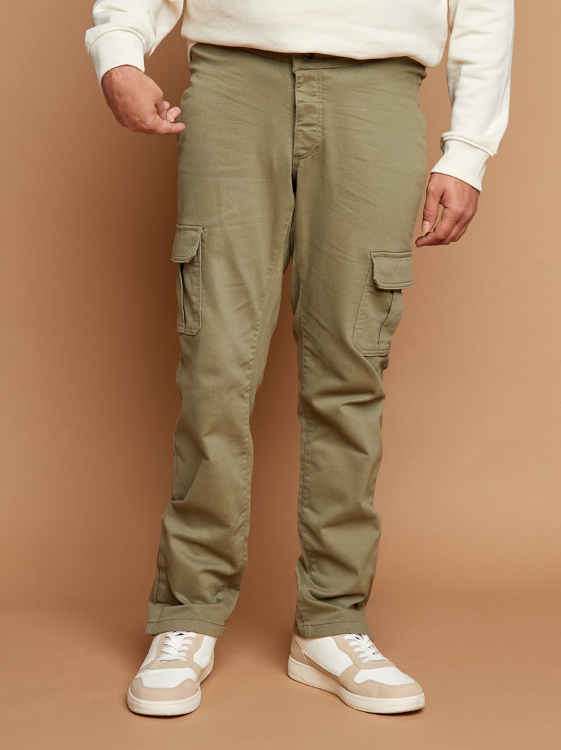Pantalón regular con bolsillos de solapa - colección fácil de poner VERDE - Kiabi