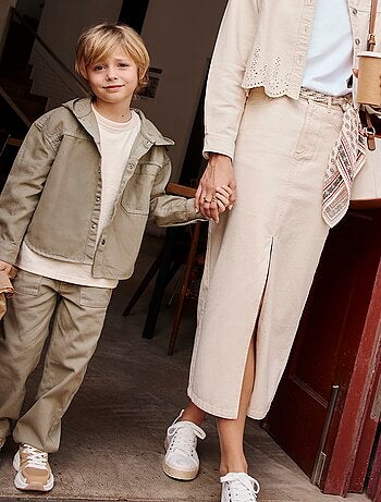 Pantalón regular con bolsillos