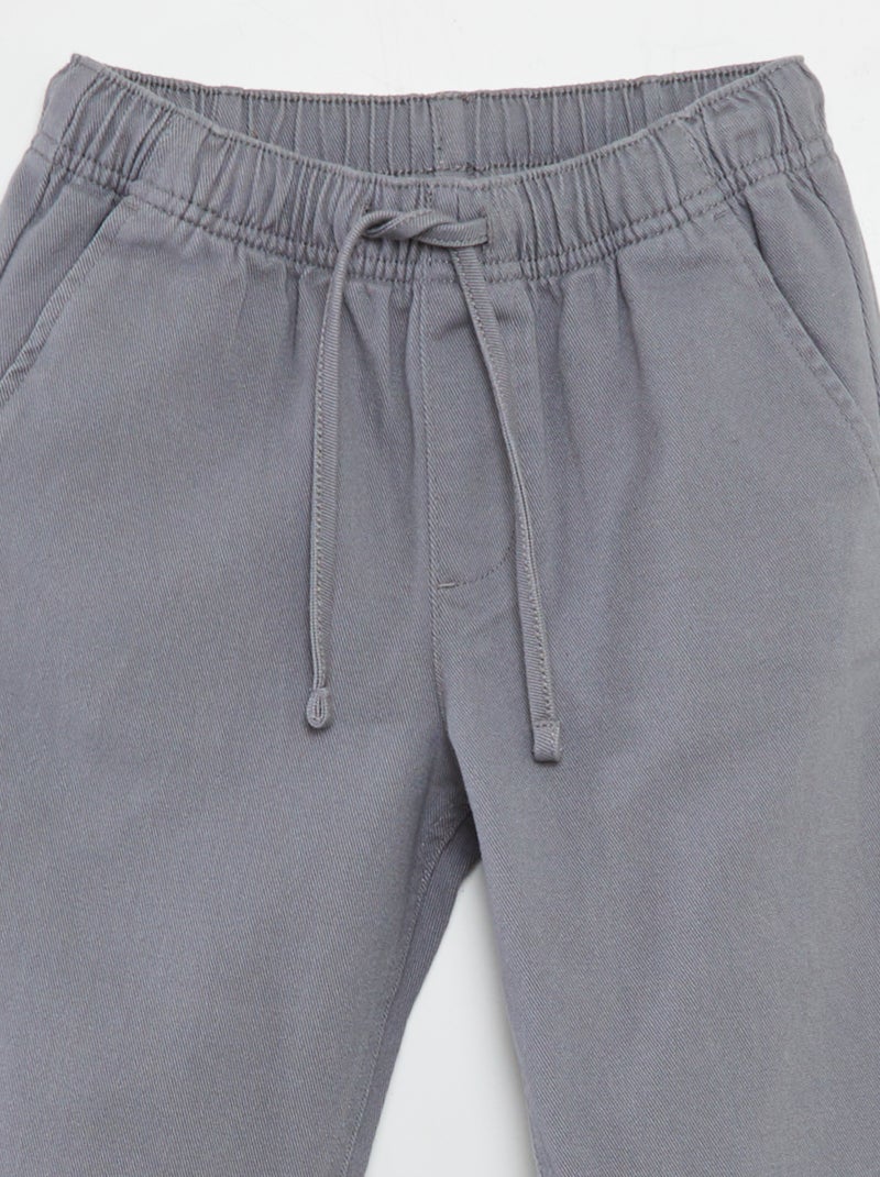 Pantalón regular liso GRIS - Kiabi