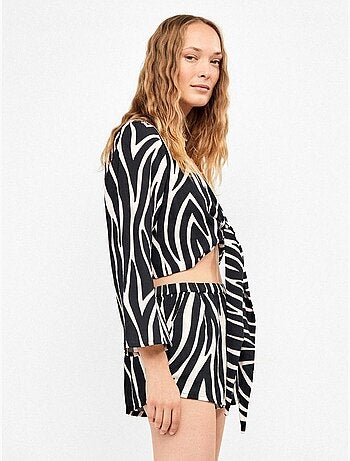 Pantalón short cintura elástica con estampado animal print cebra