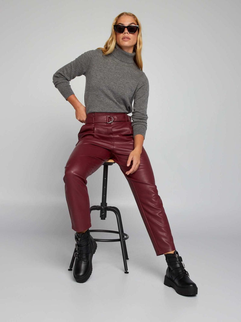 Pantalón sintético con cinturón ROJO - Kiabi