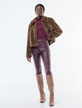Pantalón skinny revestido liso